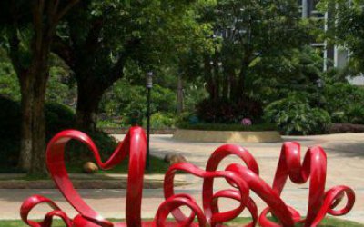 小區(qū)園林玻璃鋼抽象個性紅色愛心雕塑