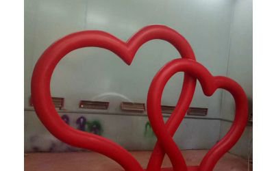 廣場玻璃鋼兩個(gè)紅色愛心雕塑