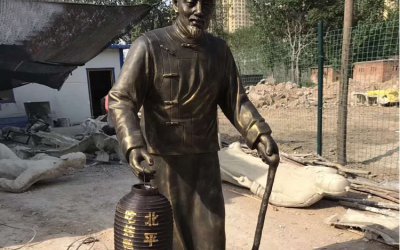 景區(qū)廣場(chǎng)擺放提燈籠的老人玻璃鋼仿銅雕塑