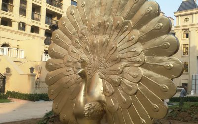 景區(qū)大型玻璃鋼仿銅孔雀雕塑