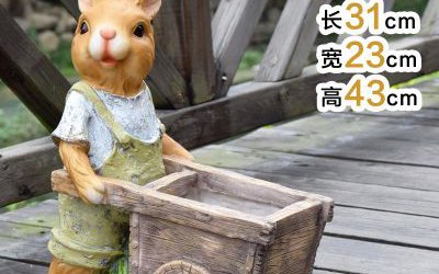 商業(yè)街?jǐn)[放一只推車的玻璃鋼兔子雕塑