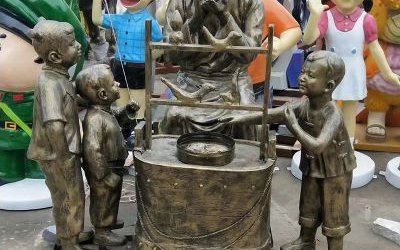 景區(qū)擺放吹糖人玻璃鋼仿銅人物雕塑