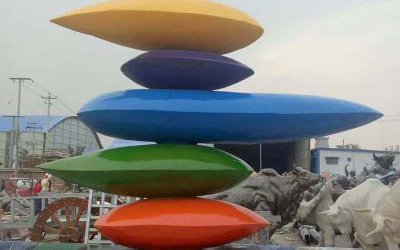 景區(qū)廣場(chǎng)玻璃鋼彩繪創(chuàng)意疊羅漢水滴雕塑