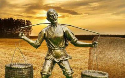 園林公園挑扁擔(dān)的人物玻璃鋼仿銅雕塑