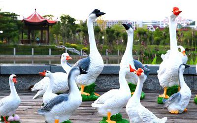 農(nóng)場(chǎng)玻璃鋼仿真彩繪鵝雕塑