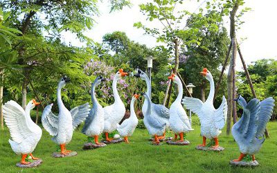 草坪玻璃鋼創(chuàng)意彩繪仿真動(dòng)物鵝雕塑