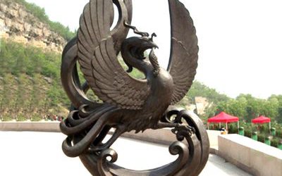 景區(qū)擺放的跳舞玻璃鋼創(chuàng)意朱雀雕塑