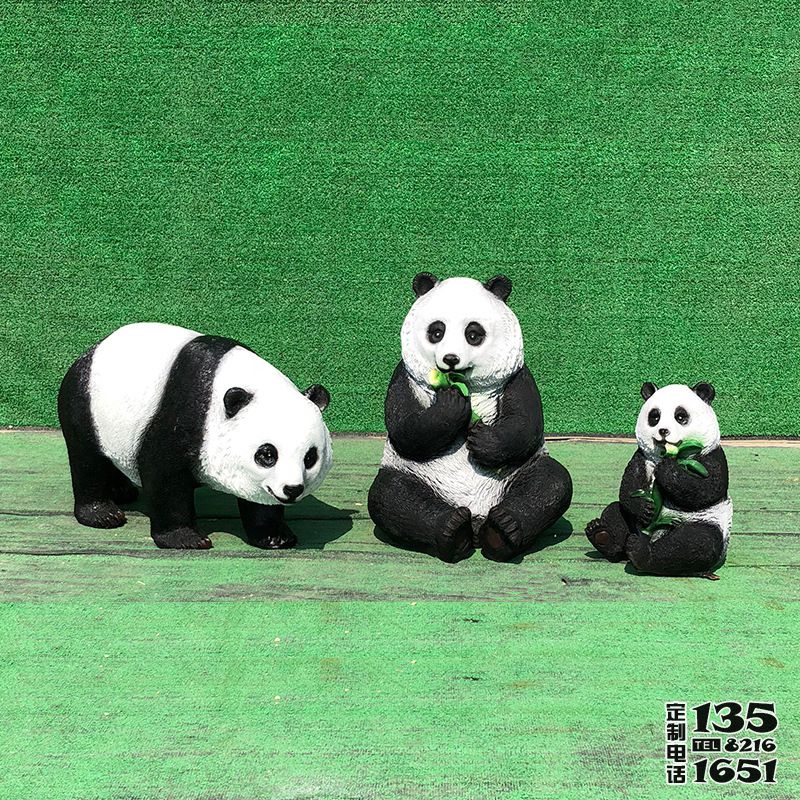 動(dòng)物園景觀(guān)玻璃鋼仿真動(dòng)物熊貓雕塑
