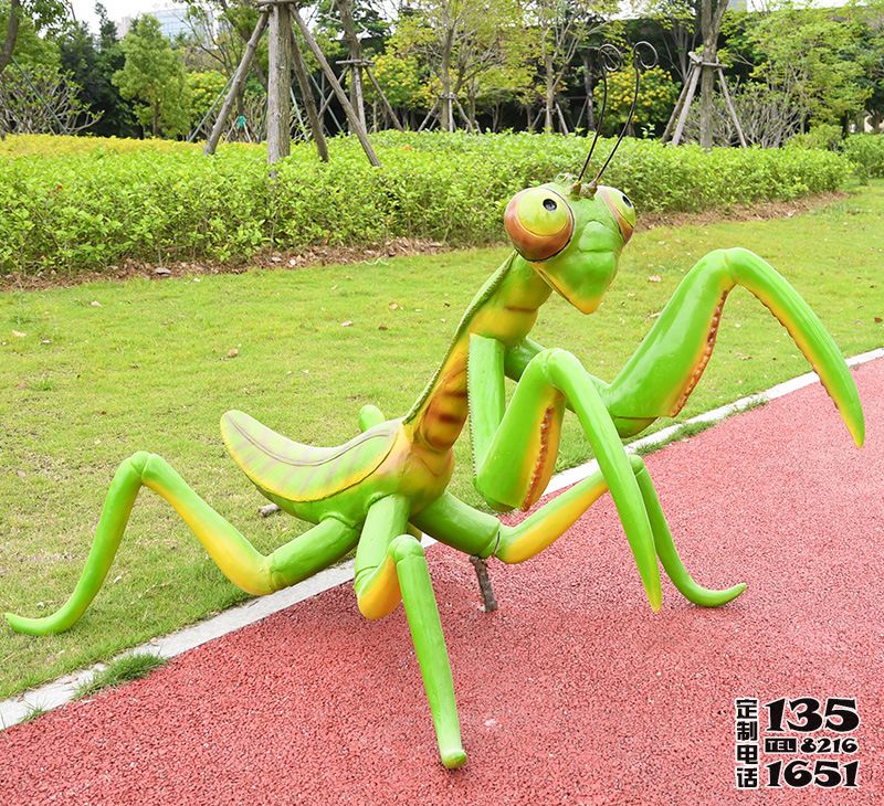 游樂園廣場(chǎng)仿真大號(hào)螳螂玻璃鋼雕塑