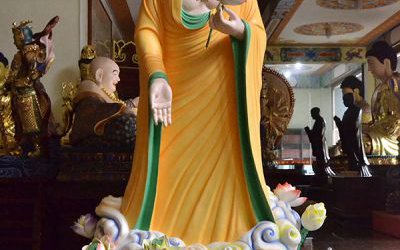 廟宇玻璃鋼彩繪踏著祥云的如來(lái)佛祖雕塑