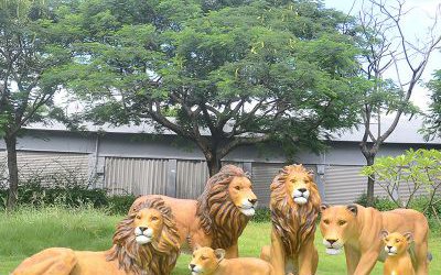 戶外草坪玻璃鋼仿真動(dòng)物獅子雕塑