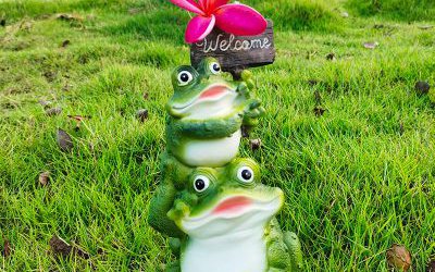 景區(qū)兩只玻璃鋼仿真彩繪青蛙雕塑