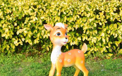 動物園景區(qū)玻璃鋼彩繪卡通梅花鹿雕塑