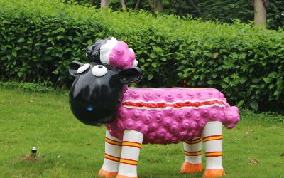 景區(qū)玻璃鋼創(chuàng)意卡通小羊肖恩雕塑