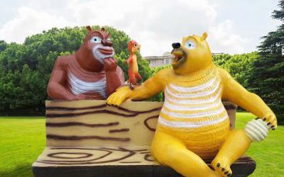 幼兒園擺放卡通玻璃鋼熊出沒(méi)座椅雕塑