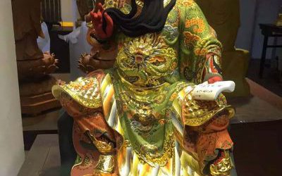 玻璃鋼彩繪客廳家居看書的關(guān)公雕塑