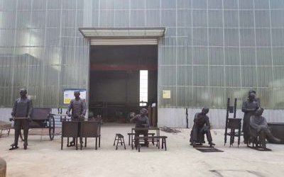 景區(qū)創(chuàng)意玻璃鋼仿銅民俗小品人物雕塑