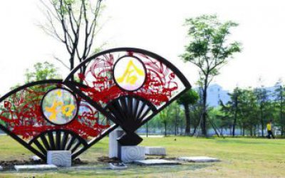 公園創(chuàng)意剪紙玻璃鋼彩繪創(chuàng)意折扇雕塑
