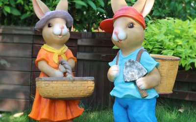 玻璃鋼彩繪戶外草坪仿真動(dòng)物兔子雕塑