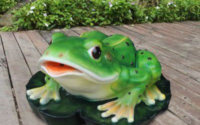 公園玻璃鋼仿真動(dòng)物青蛙雕塑
