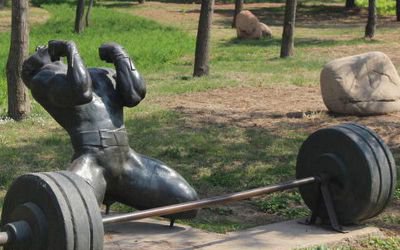 廣場公園舉重運動員玻璃鋼仿銅雕塑