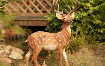 景區(qū)創(chuàng)意玻璃鋼彩繪仿真動(dòng)物梅花鹿雕塑