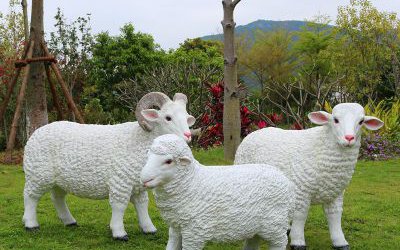 公園戶外草坪玻璃鋼仿真動(dòng)物綿羊雕塑
