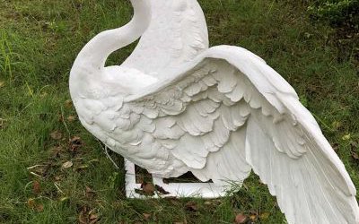 草坪創(chuàng)意仿真童趣玻璃鋼天鵝雕塑