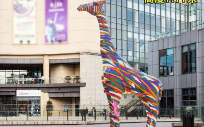 城市廣場(chǎng)玻璃鋼彩繪大型長(zhǎng)頸鹿雕塑