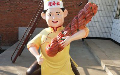 飯店街邊擺放卡通玻璃鋼烤串廚師雕塑