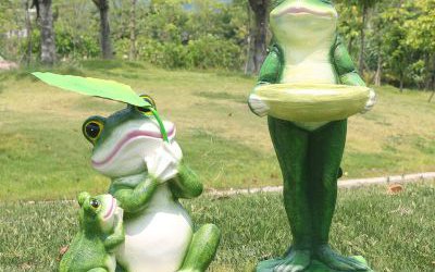 戶外草坪玻璃鋼卡通創(chuàng)意青蛙雕塑