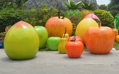 植物園擺放的玻璃鋼仿真水果雕塑