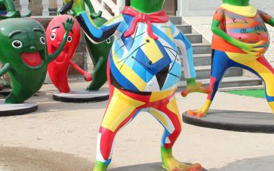 商場(chǎng)玻璃鋼彩繪青蛙雕塑