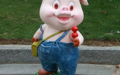 公園游樂場(chǎng)擺放的玻璃鋼卡通小豬雕塑