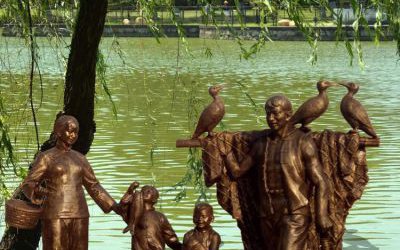 民俗戶(hù)外街道玻璃鋼仿銅打漁人物雕塑