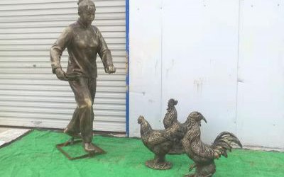 民俗戶(hù)外庭院玻璃鋼仿銅喂雞雕塑