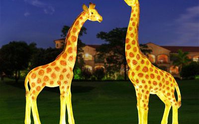 玻璃鋼彩繪戶(hù)外公園照明長(zhǎng)頸鹿雕塑