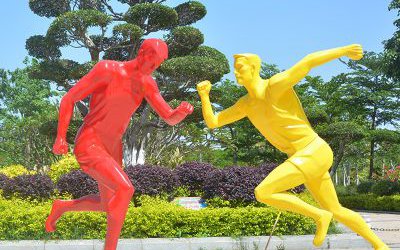 公園景觀玻璃鋼彩繪跑步運(yùn)動(dòng)人物雕塑擺件