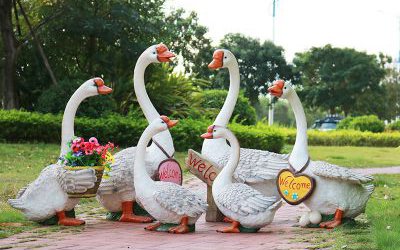 鄉(xiāng)村小路仿真玻璃鋼裝飾天鵝雕塑