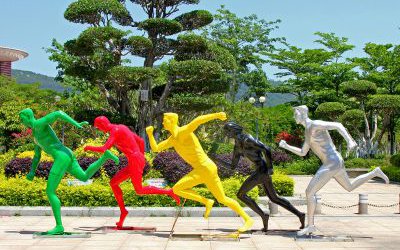 戶外抽象人物玻璃鋼體育廣場跑步運(yùn)動景觀擺件雕塑