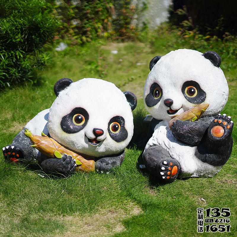 園林公園 戶(hù)外吃竹子的卡通熊貓雕塑