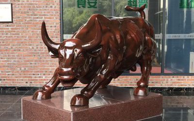 城市廣場(chǎng)大型玻璃鋼仿銅農(nóng)耕牛華爾街牛雕塑