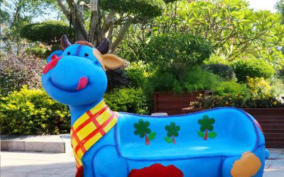 兒童樂園擺放玻璃鋼卡通藍色奶牛動物休閑座椅雕塑裝飾擺件