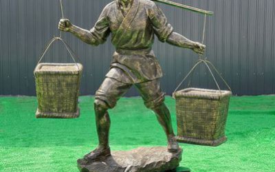 庭院城市街道玻璃鋼仿銅民俗挑擔(dān)子勞動人物雕塑