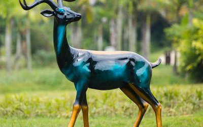 戶(hù)外大型仿真動(dòng)物景觀玻璃鋼彩繪梅花鹿雕塑