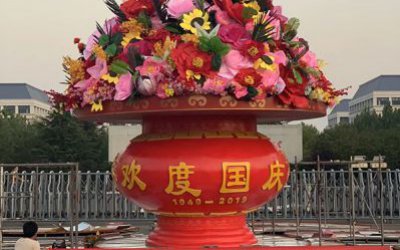 天安門廣場大型春節(jié)玻璃鋼彩繪歡度國慶大花籃雕塑