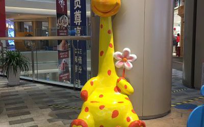 玻璃鋼卡通長(zhǎng)頸鹿雕塑商場(chǎng)大型裝飾品擺件