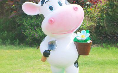 玻璃鋼卡通戶(hù)外園林小奶牛雕塑