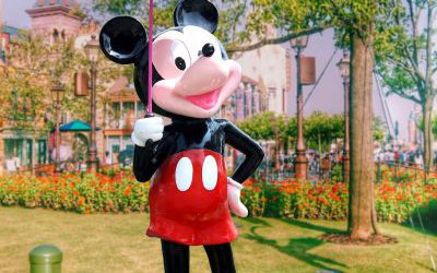 迪士尼戶外草坪玻璃鋼卡通米老鼠雕塑