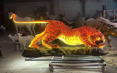 玻璃鋼發(fā)光老虎雕塑